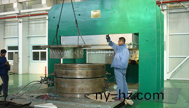 平(ping)闆(ban)硫(liu)化(hua)機的安裝(zhuang)調(diao)試(shi)