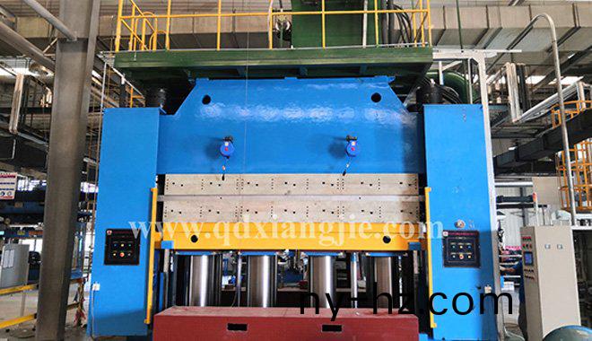 青(qing)島祥傑(jie)與(yu)瑞(rui)典(dian)吉(ji)斯拉(la)維(wei)籤訂(ding)的4000*1600*2/2000T硫化(hua)機(ji)成功(gong)安(an)裝調試(shi)完(wan)成