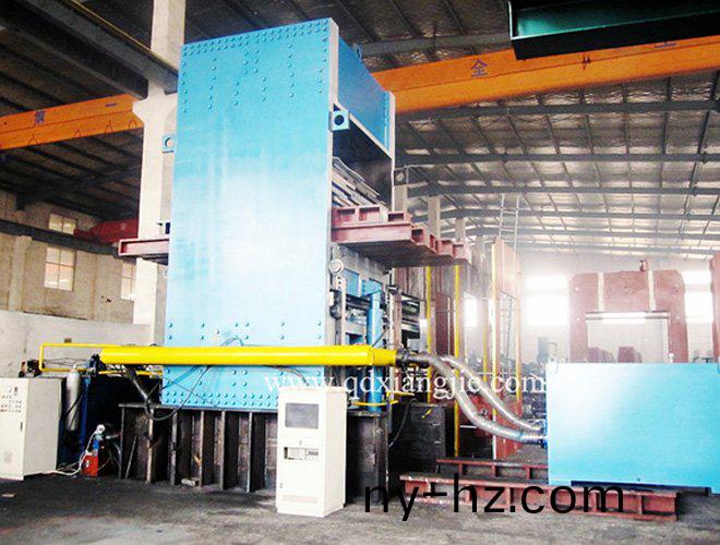 4500T 側(cè)闆式平闆(ban)硫(liu)化機(jī)(ji)