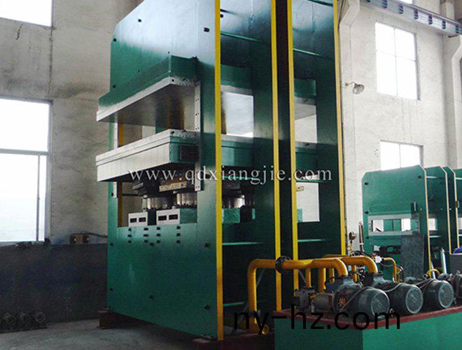 框式(shi)平(ping)闆硫化(hua)機(jī)