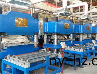 XLB-1200x1200-1000T立(li)柱(zhu)式(shi)實(shí)(shi)心(xin)胎(tai)硫(liu)化(hua)機(jī)(ji)