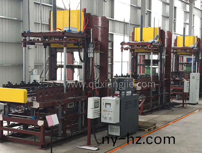 XLB-1250*1250/750T實心(xin)胎硫(liu)化(hua)機(jī)