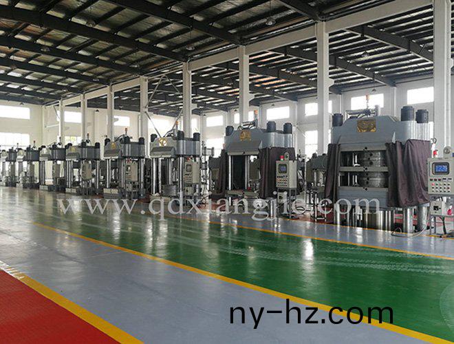 新設(shè)計實心(xin)胎(tai)硫(liu)化(hua)機(jī)(ji)