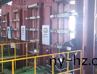 卡(ka)莫(mo)拉(la)速(su)利(li)達(da)實(shi)心(xin)胎硫(liu)化機