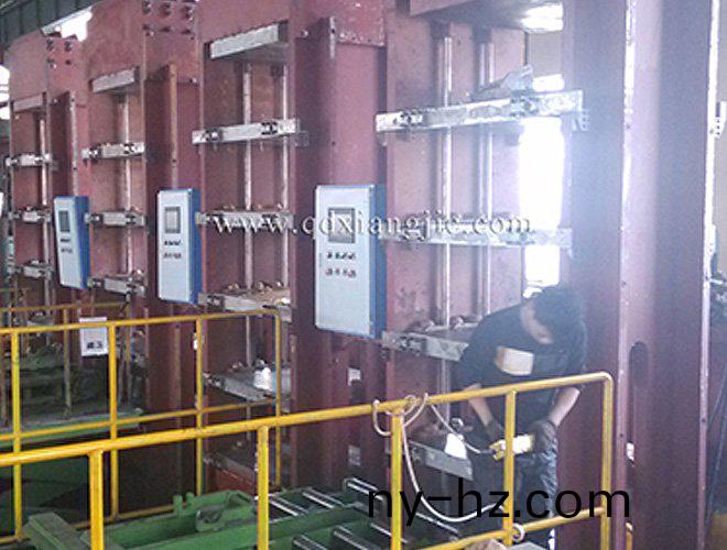 卡(ka)莫拉速利達(dá)(da)實心胎(tai)硫化(hua)機(jī)